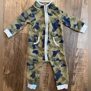 Carters 18mo footless onesie camo great condition Dinosaur